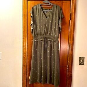 Liz Claiborne Army Green Sun dress with ruffled sleeves & waist embellishment.